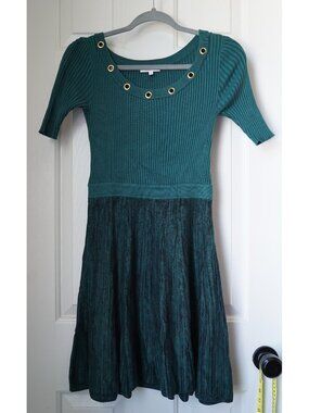 Candie's Green Knit Midi Fit and Flare Short Sleeve Sweater Dress Ribbed Bodice